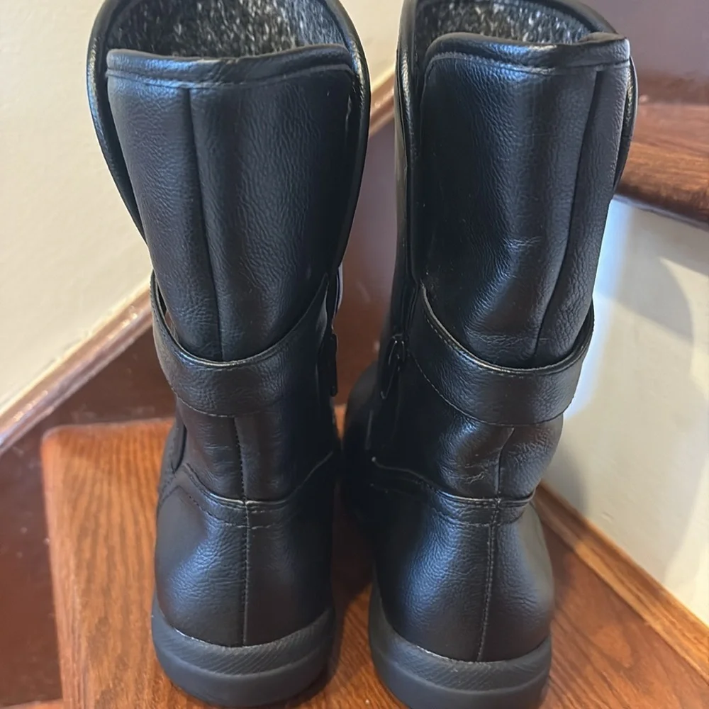 G.H. Bass & Co Women's Black faux leather Boots 1/2 zip tracking bottom warm 7.5